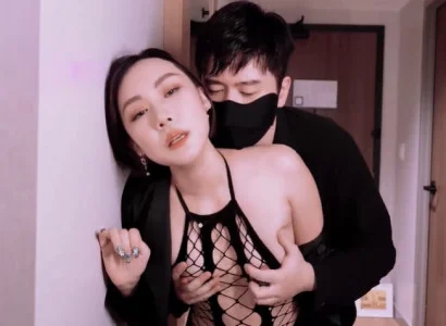 Ả vợ bán thân cho sếp hòng lấy tiền trả nợ cho chồng